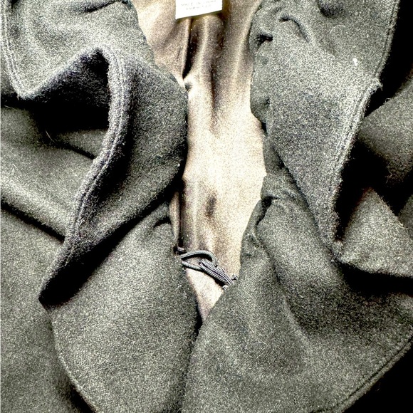 Tabitha  Women's Anthropologie Black Ruffle Short  Jacket Blazer Wool Blend Sz 6 - Picture 4 of 7